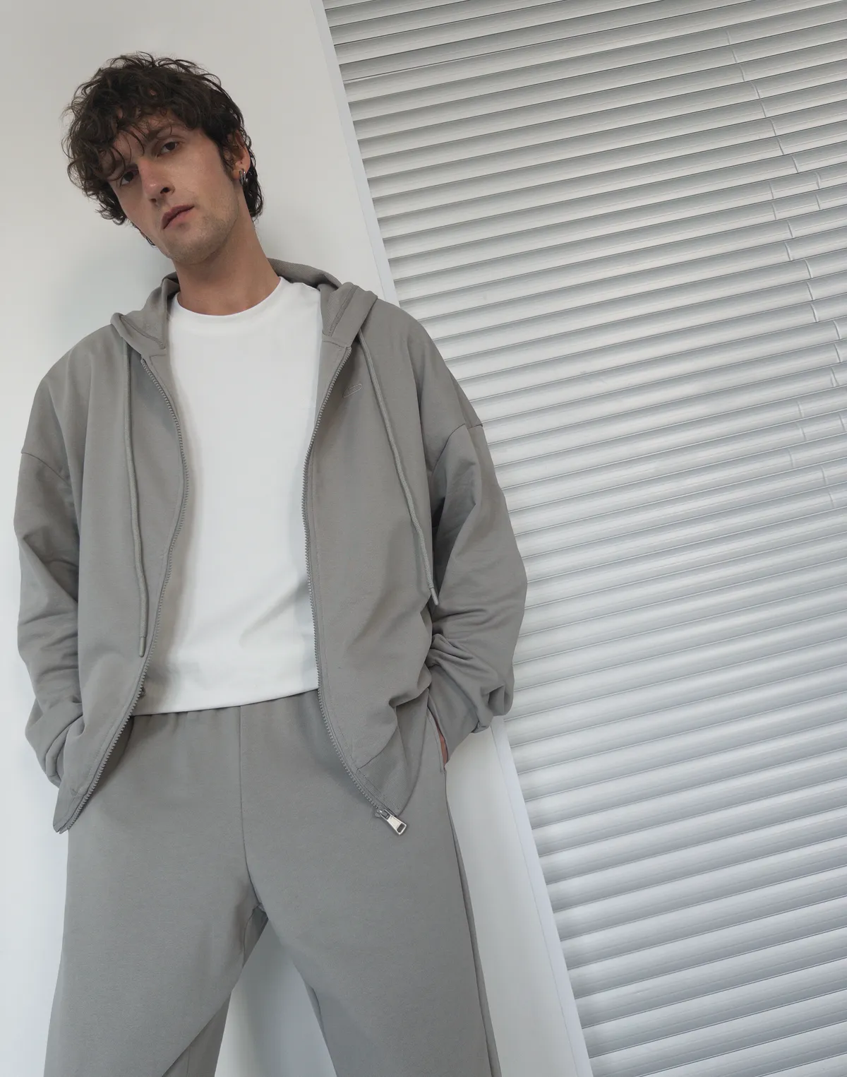 Зіпер чоловічий весняний з капюшоном, нейтральний сірий - Фото 5