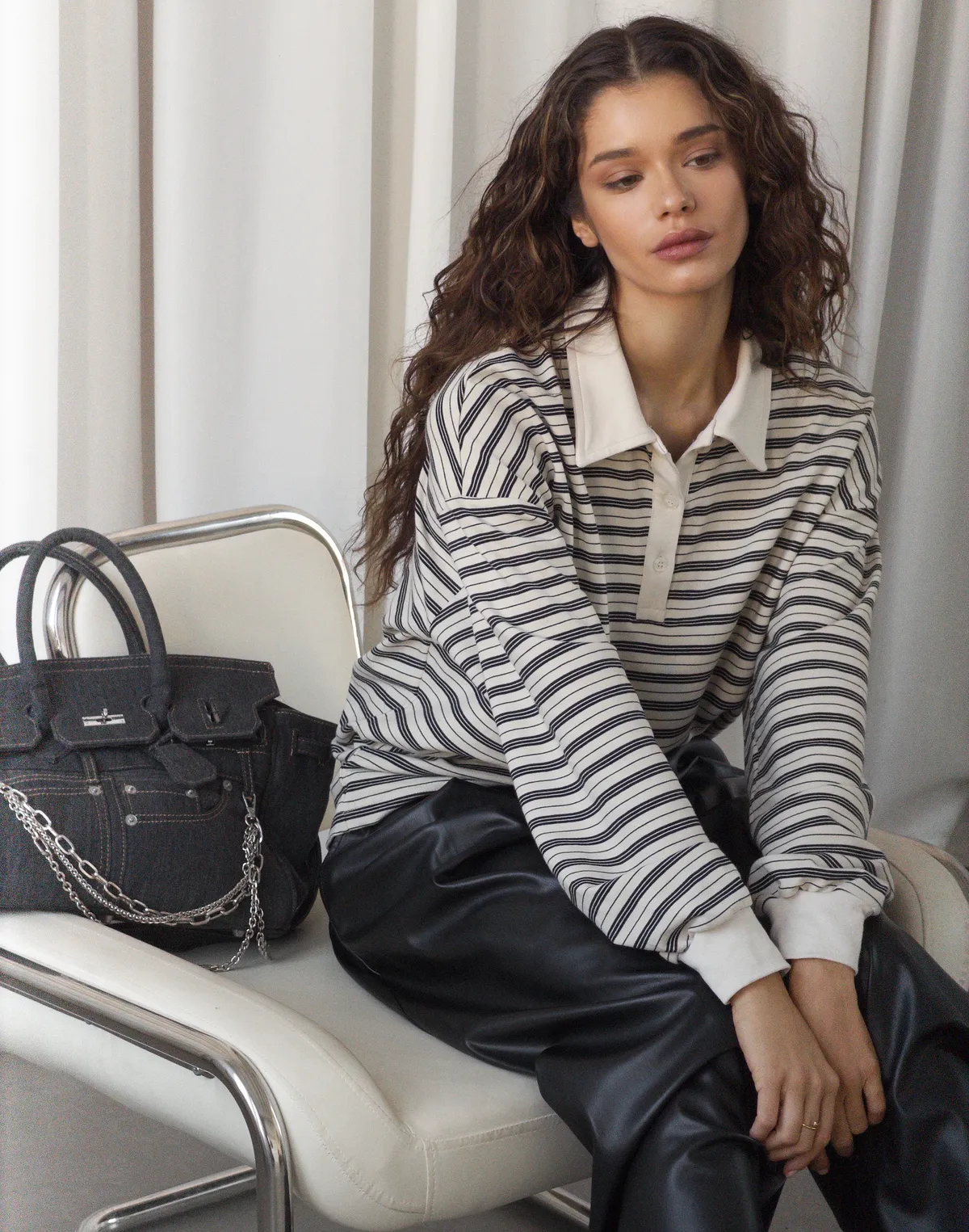 Жіноча кофта-поло у смужку вільного крою, молочна у чорну смужку - Фото 8