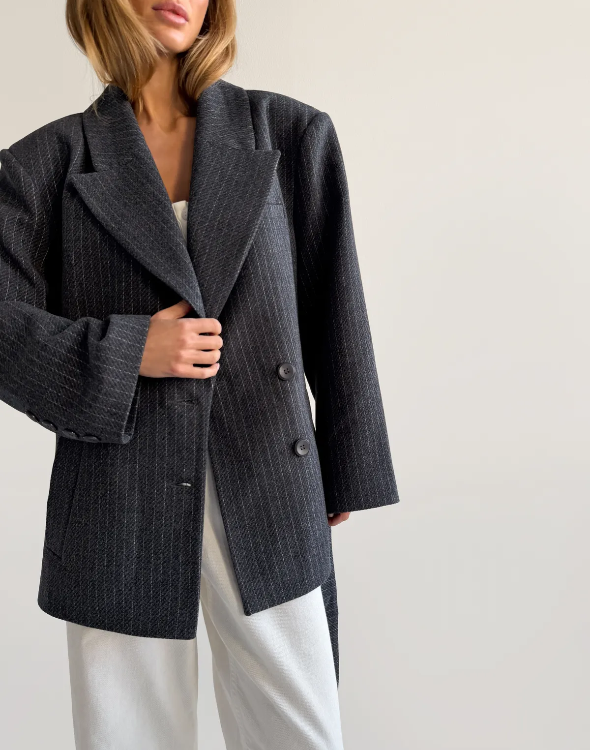 Вкорочене пальто із вовною у складі, графіт у смужку - Фото 3