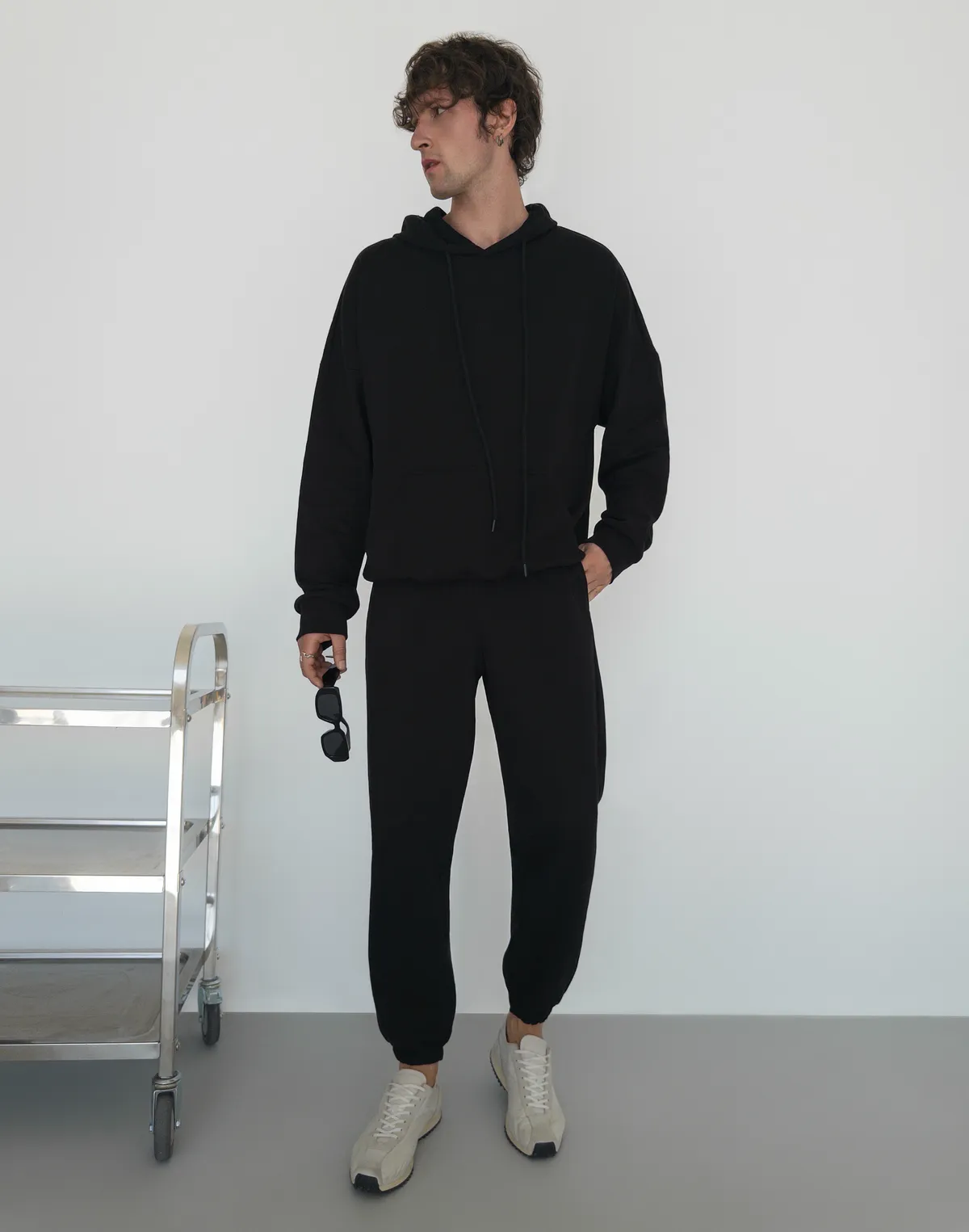Комплект чоловічій весняний худі з капюшоном та джогери базові, чорні - Фото 7