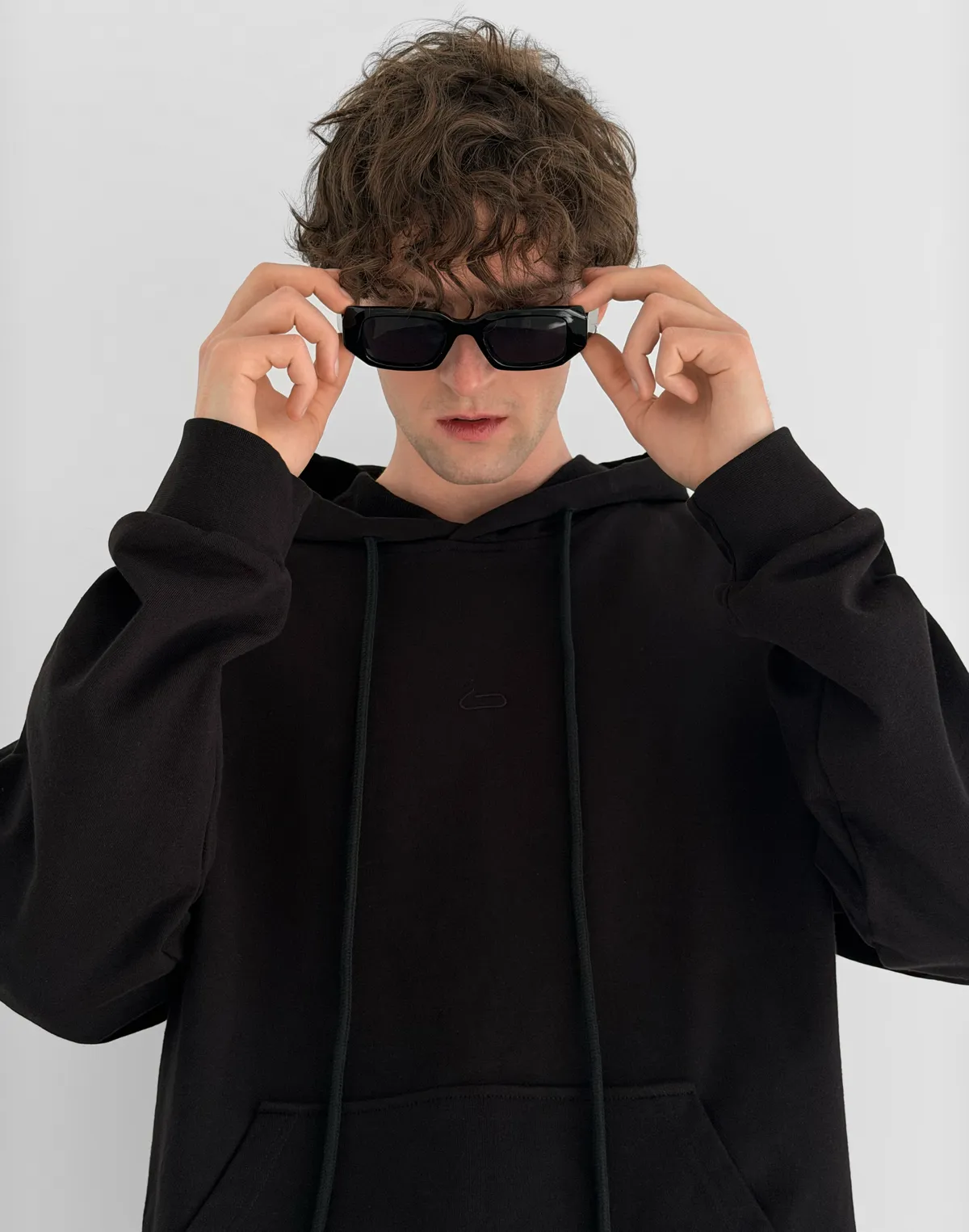 Комплект чоловічій весняний худі з капюшоном та джогери базові, чорні - Фото 6