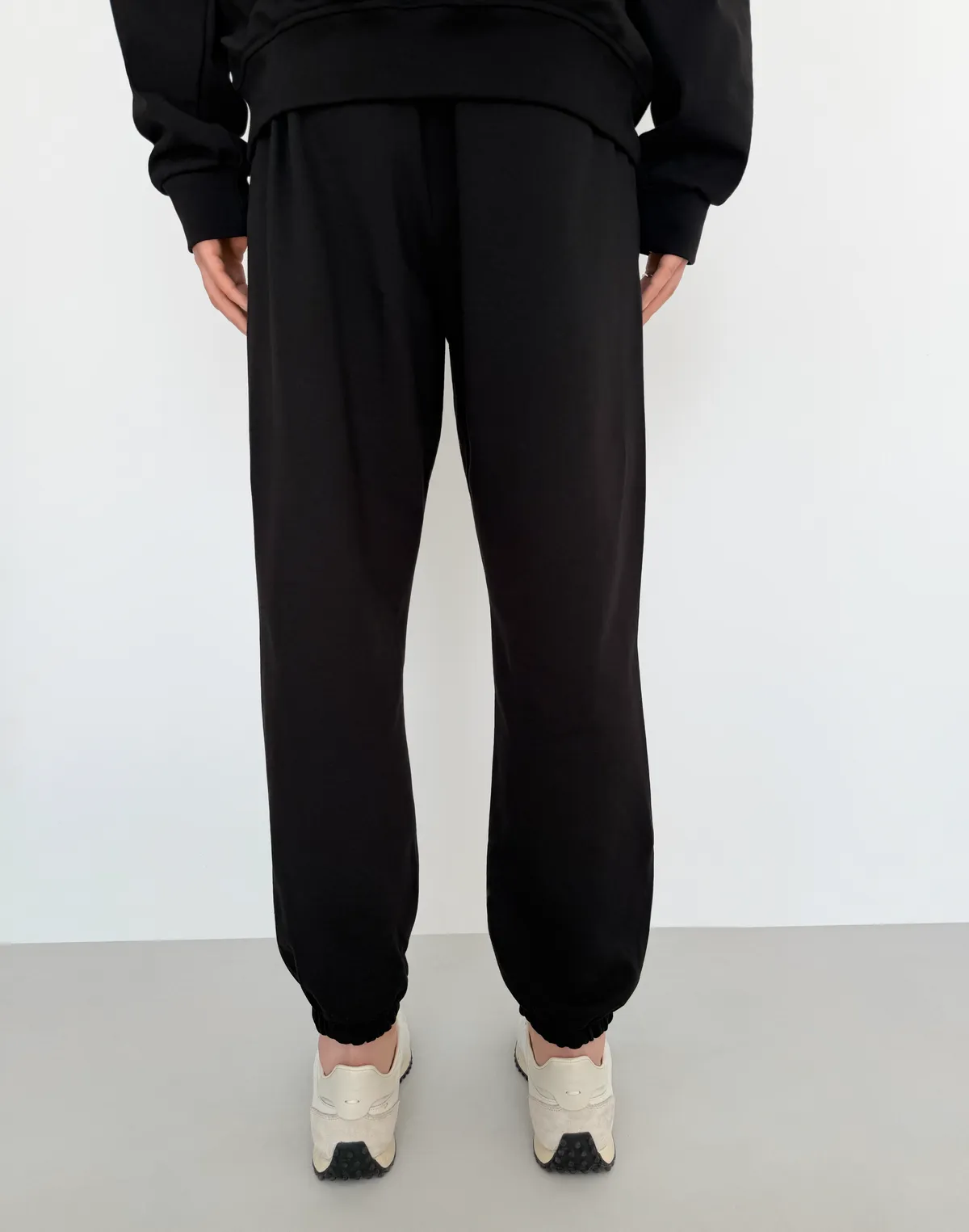 Штани джогери весняні чоловічі базові, чорні - Фото 2