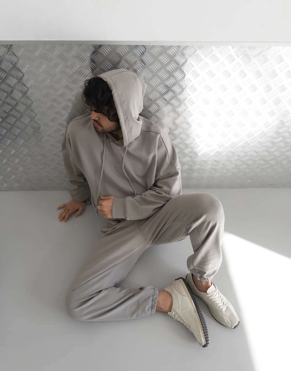 Комплект чоловічій весняний худі з капюшоном та джогери базові, нейтральний сірий - Фото 6
