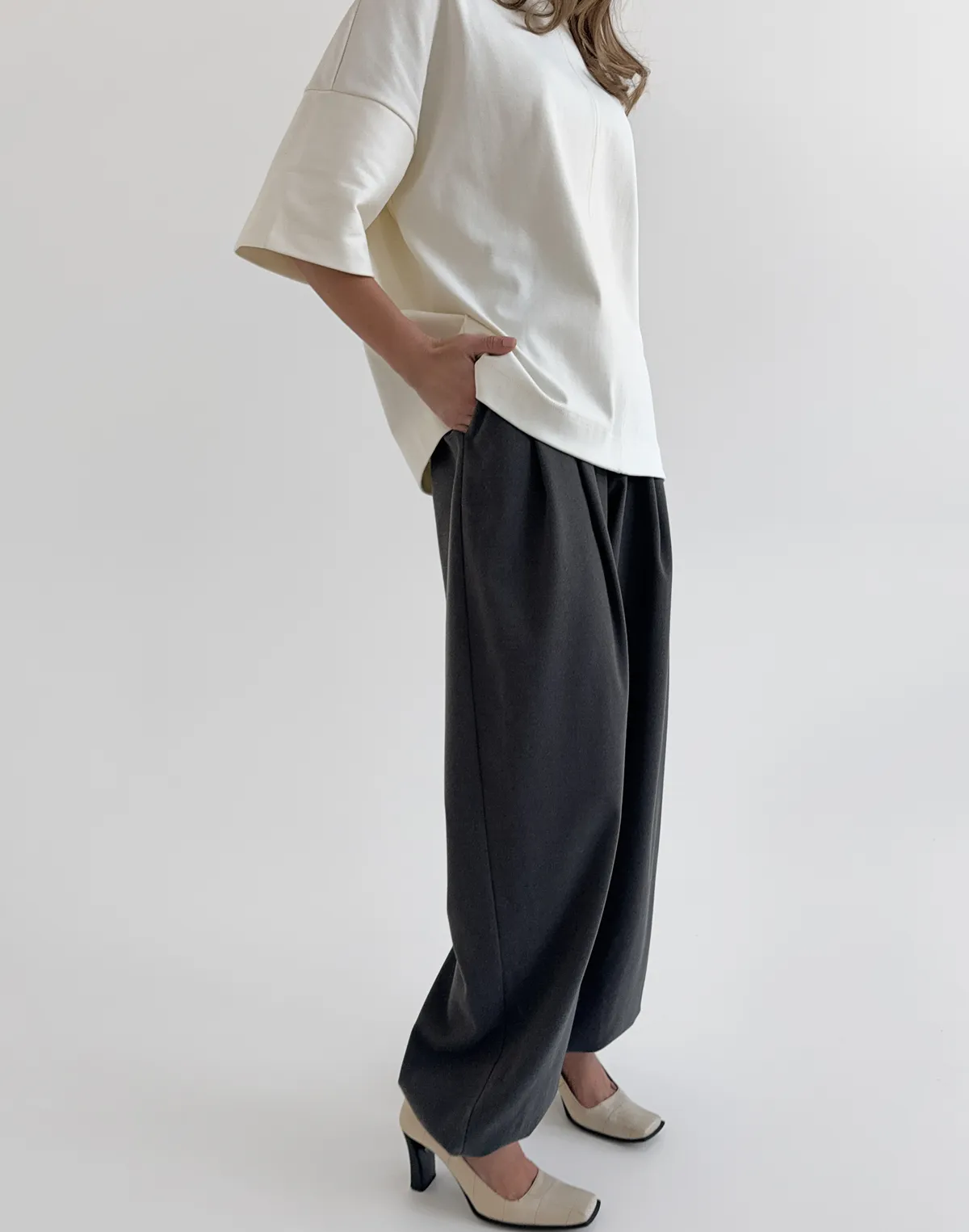 Футболка у рубчик з подовженим рукавом оверсайз, екрю - Фото 4