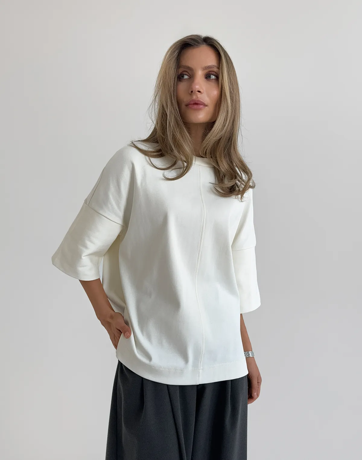 Футболка у рубчик з подовженим рукавом оверсайз, екрю - Фото 3