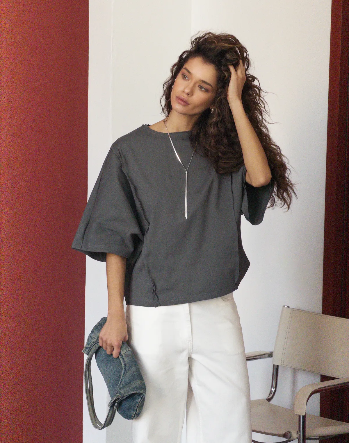 Футболка оверсайз з плотного трикотажу з боковими швами, графіт - Фото 3