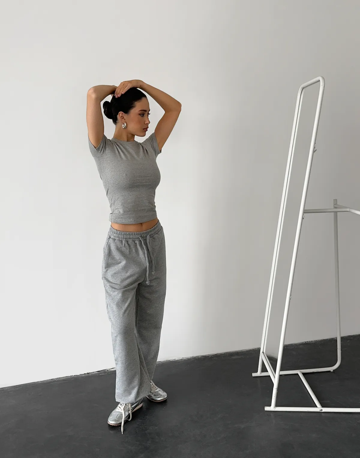 Футболка по фігурі з м'якого бавовняного матеріалу, сірий меланж - Фото 4