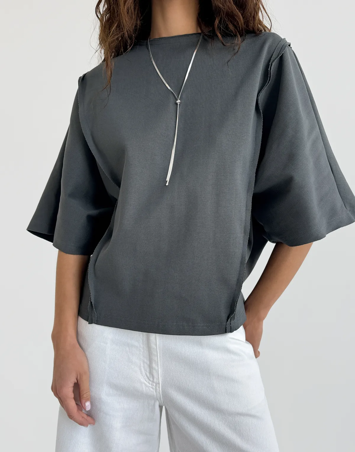 Футболка оверсайз з плотного трикотажу з боковими швами, графіт - Фото 1