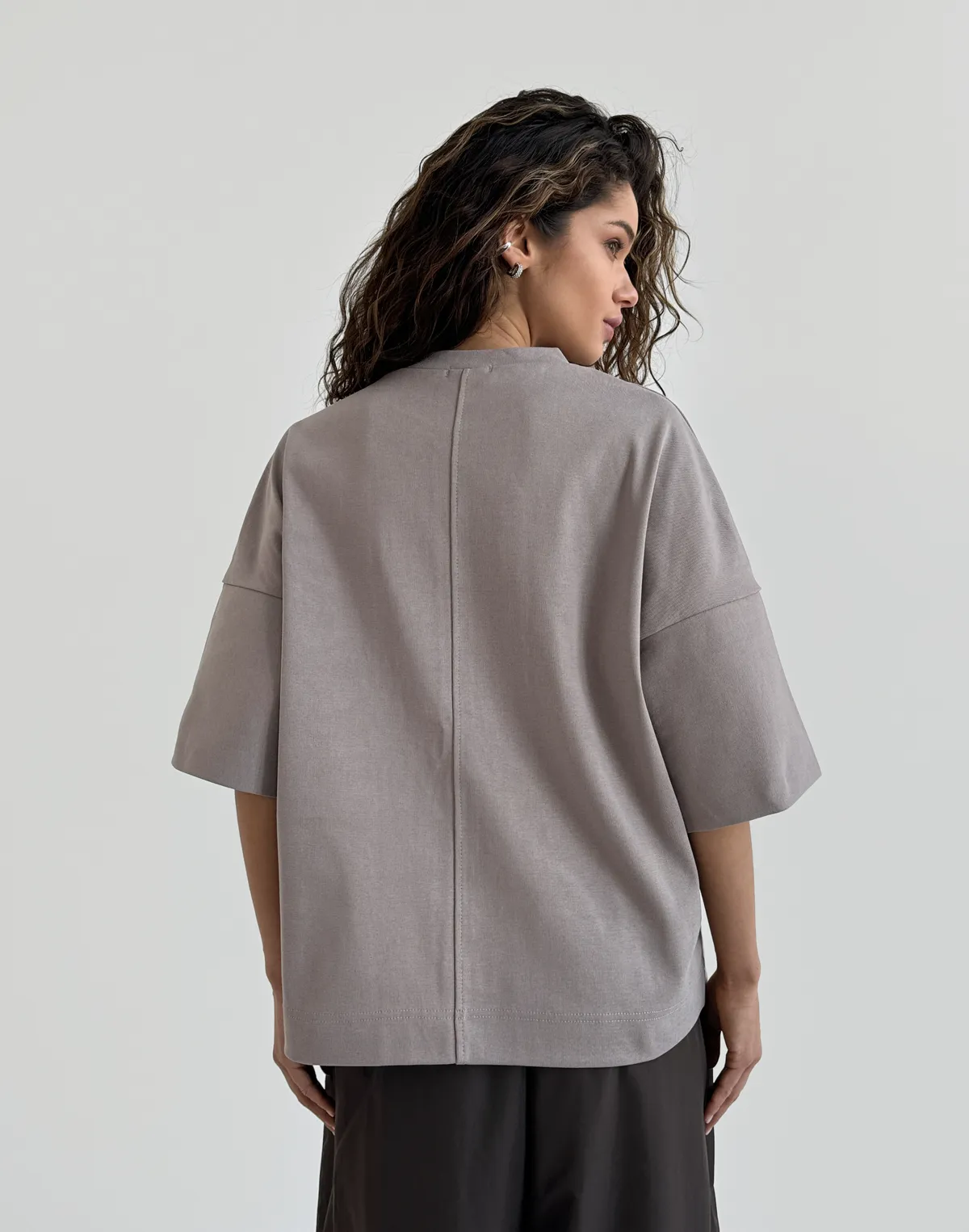 Футболка у рубчик з подовженим рукавом оверсайз, беж темний - Фото 2