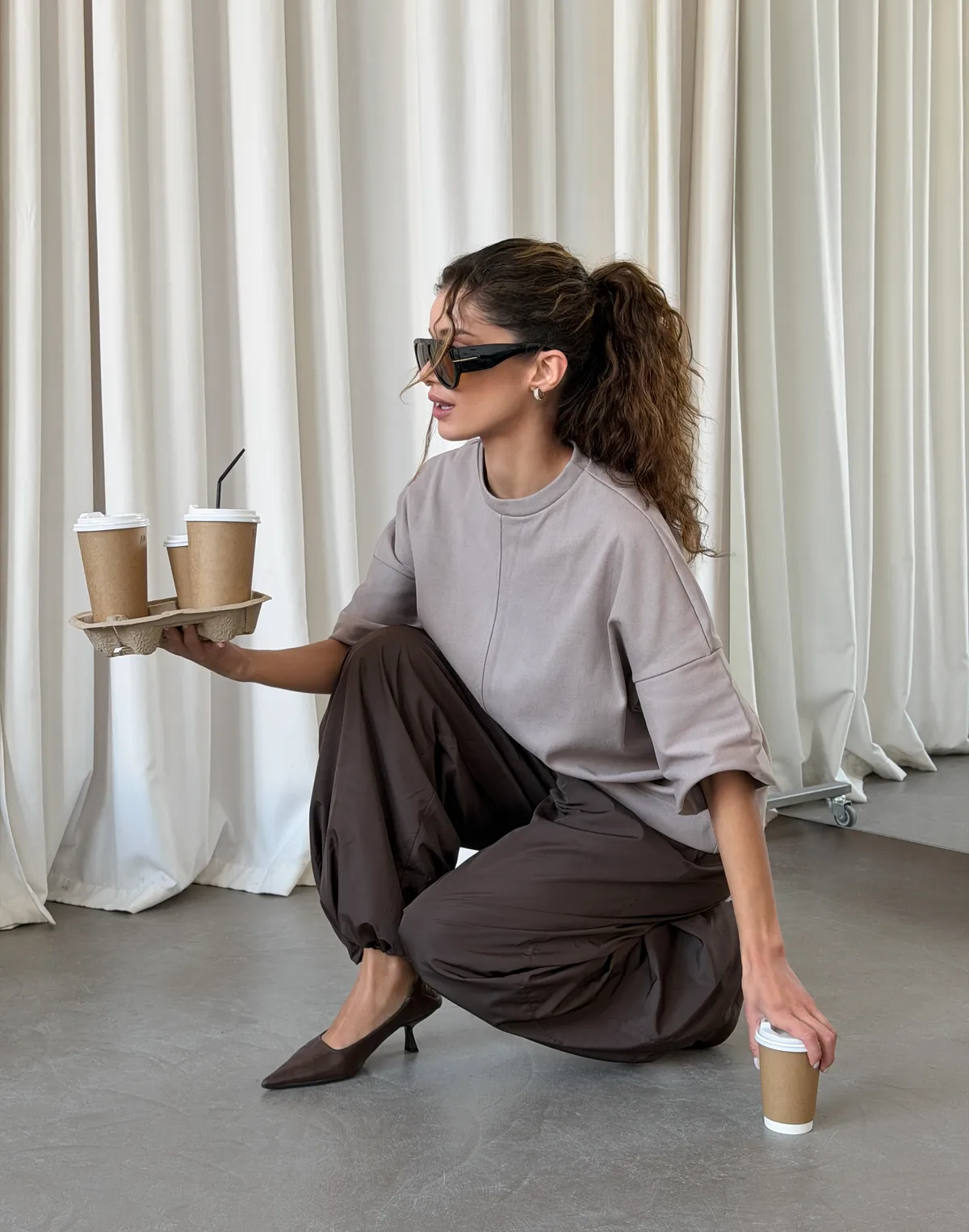 Футболка у рубчик з подовженим рукавом оверсайз, беж темний - Фото 6