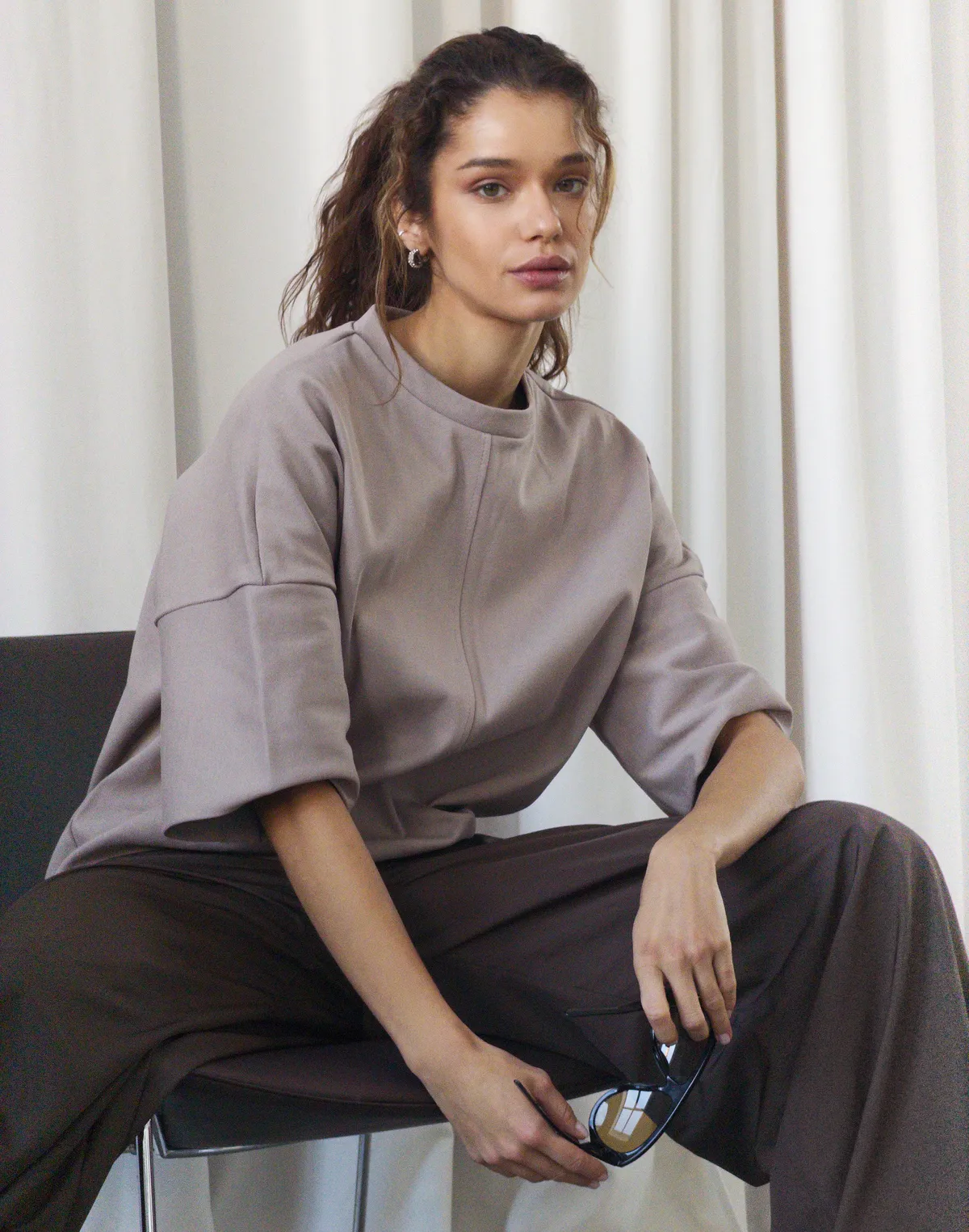 Футболка у рубчик з подовженим рукавом оверсайз, беж темний - Фото 4