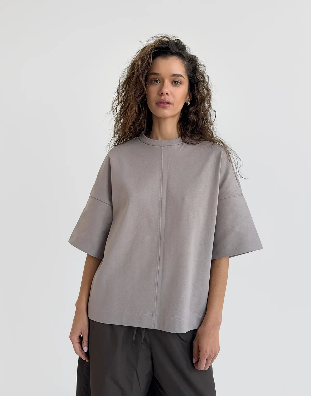 Футболка у рубчик з подовженим рукавом оверсайз, беж темний - Фото 3