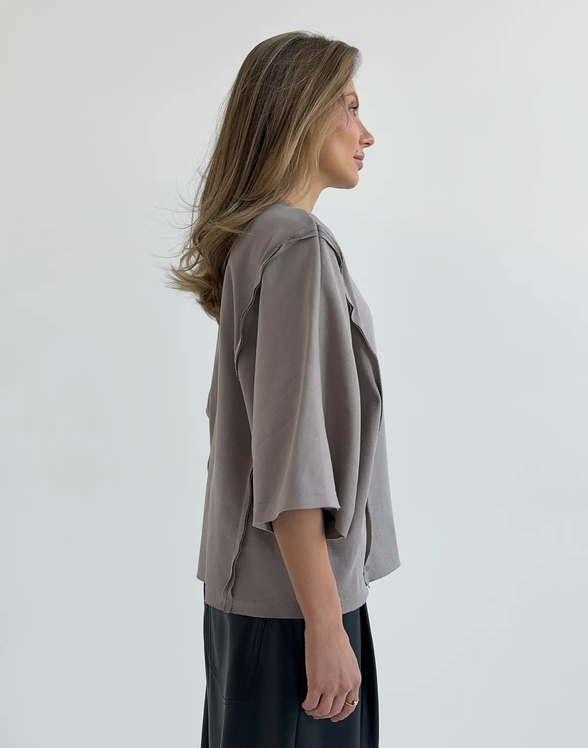 Футболка оверсайз з плотного трикотажу з боковими швами, беж темний - Фото 6