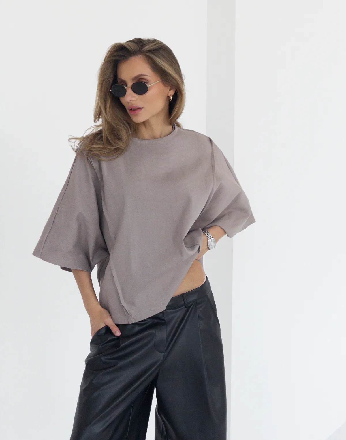 Футболка оверсайз з плотного трикотажу з боковими швами, беж темний - Фото 3