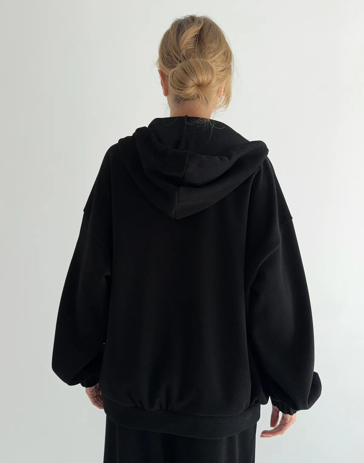 Зіпер жіночий оверсайз з текстурованої тканини у рубчик, чорний - Фото 2