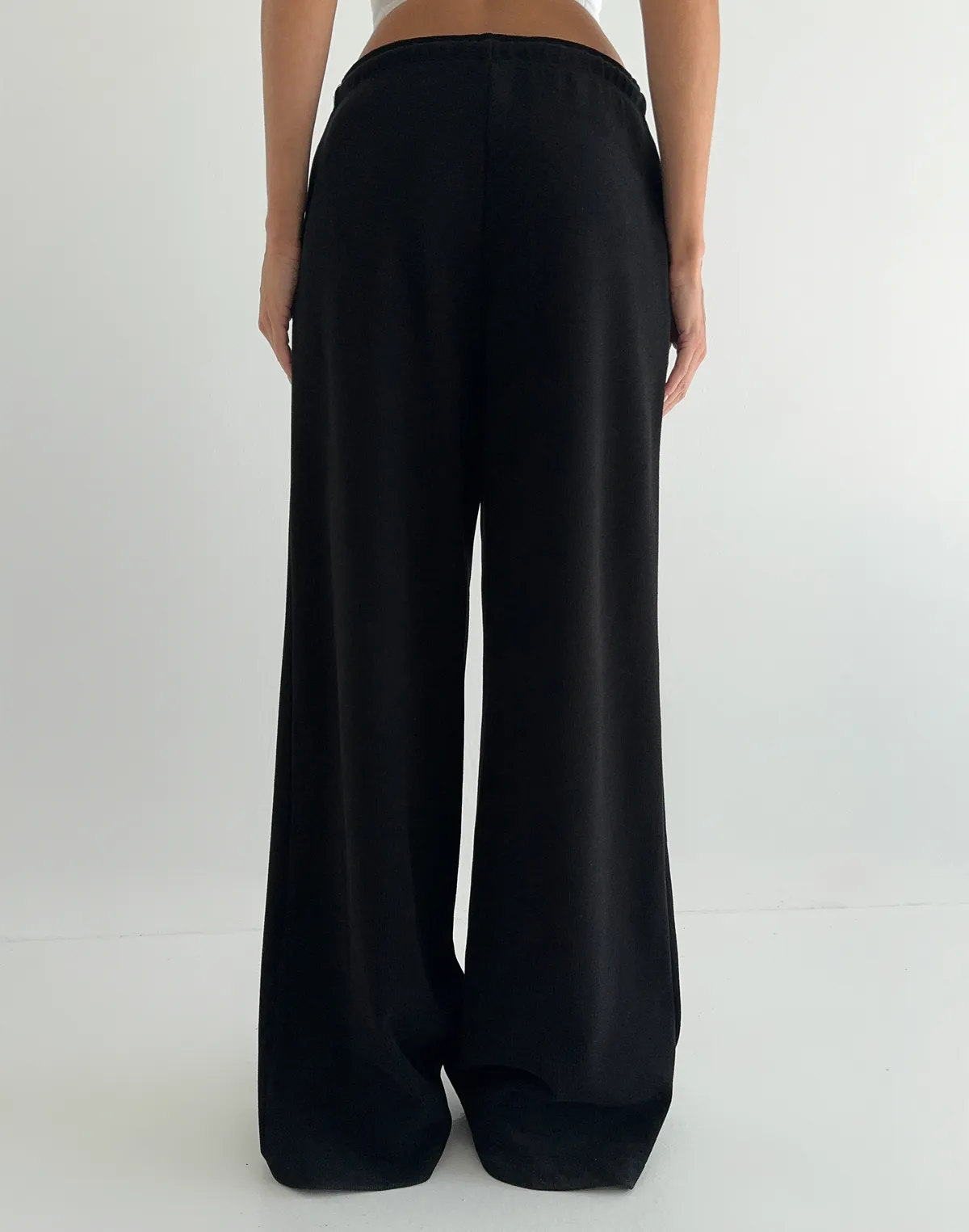 Штани спортивні оверсайз з текстурованої тканини у рубчик, чорні - Фото 2