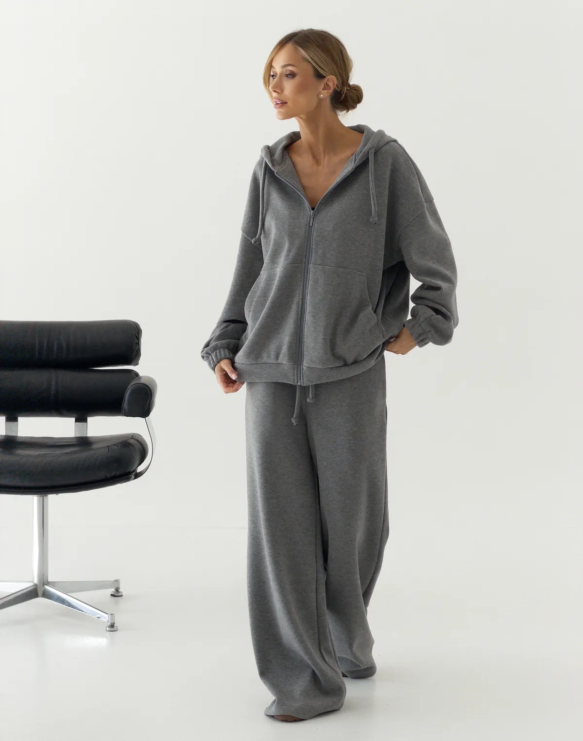 Штани спортивні оверсайз з текстурованої тканини у рубчик, сірі - Фото 7