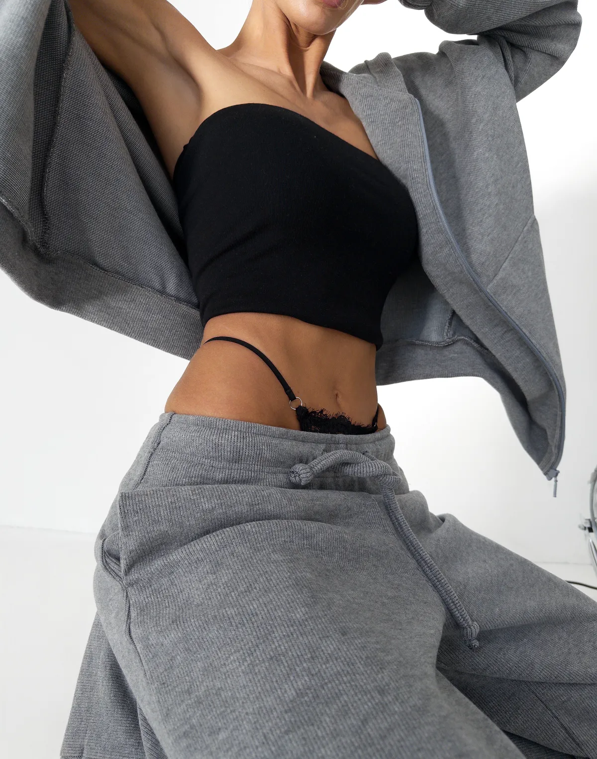 Штани спортивні оверсайз з текстурованої тканини у рубчик, сірі - Фото 5