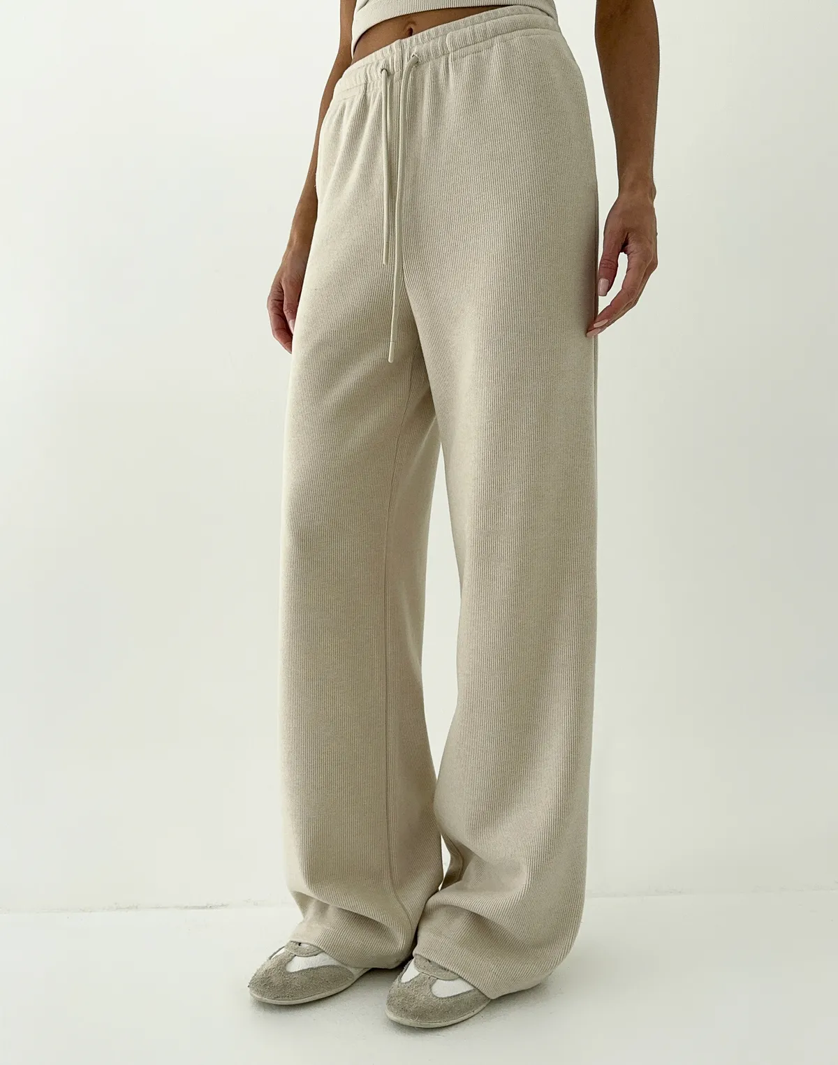 Штани спортивні прямого приталеного крою з текстурованої тканини у рубчик, кремові - Фото 7