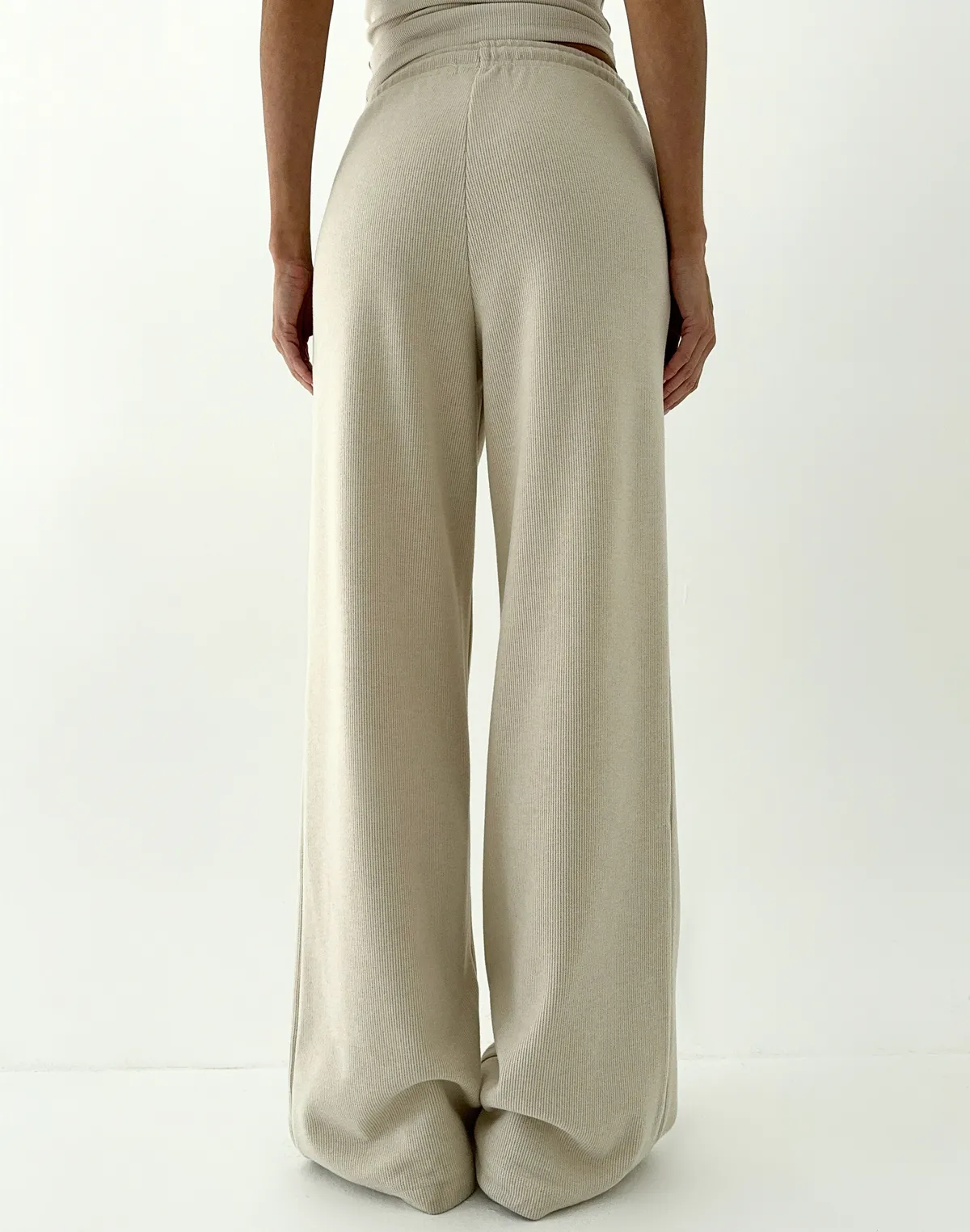 Штани спортивні прямого приталеного крою з текстурованої тканини у рубчик, кремові - Фото 2