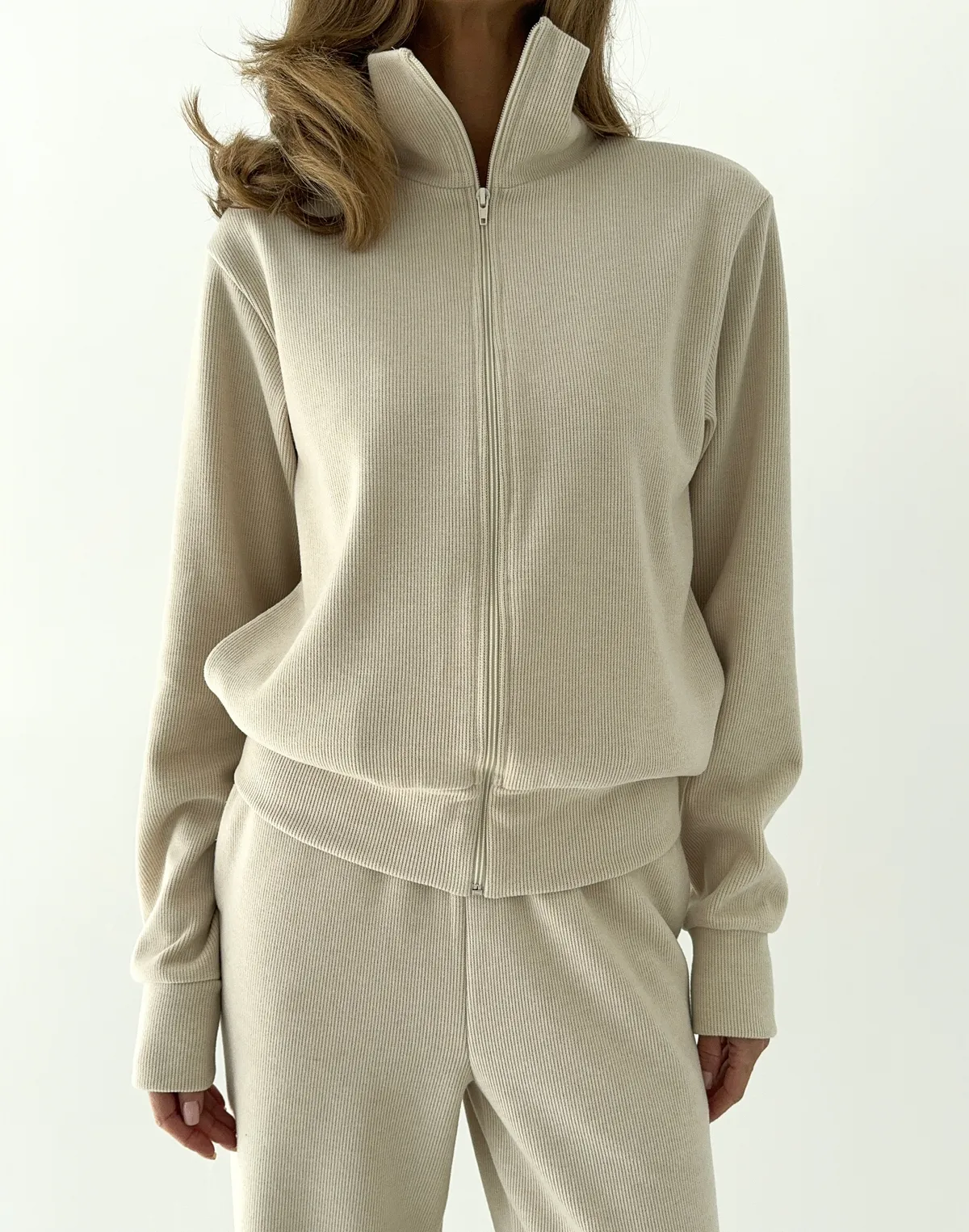 Зіпер приталений з текстурованої тканини у рубчик, кремовий - Фото 1