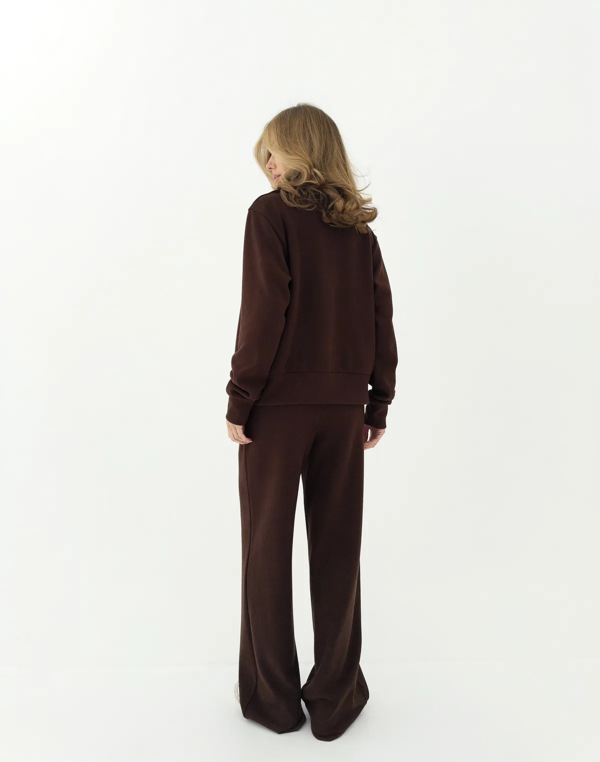 Комплект з текстурованої тканини у рубчик приталені зіпер та штани спортивні прямого крою, шоколадні - Фото 2