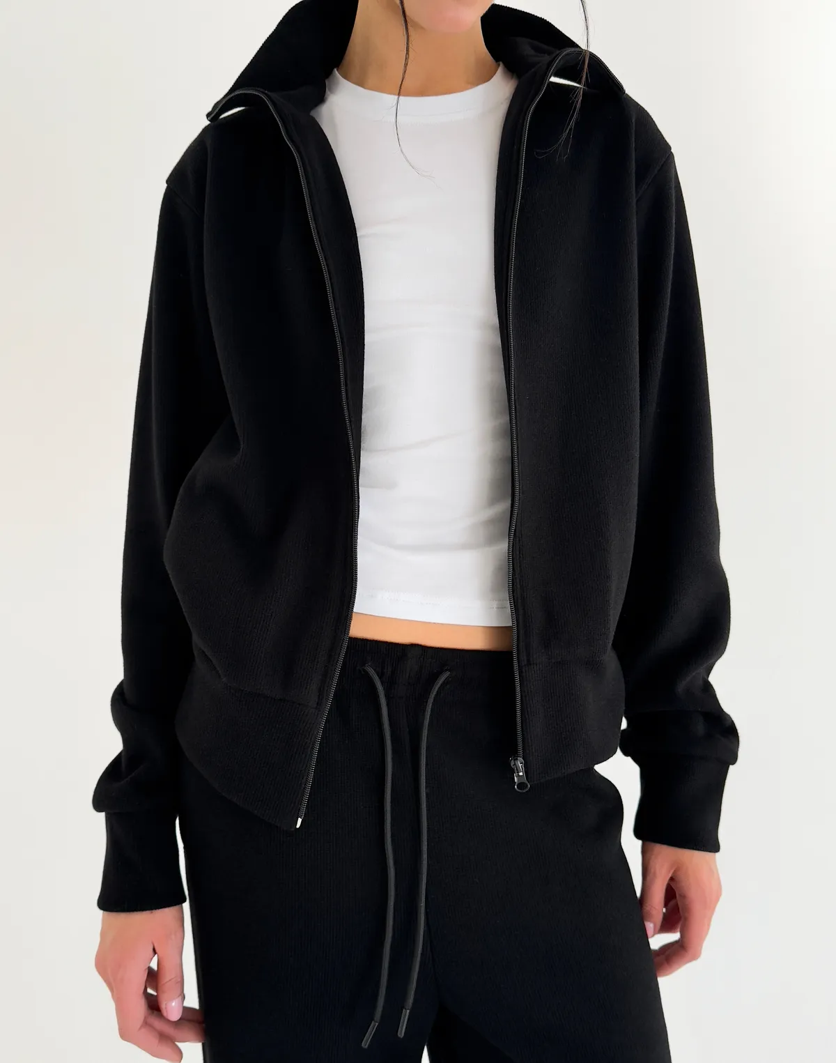 Зіпер приталений з текстурованої тканини у рубчик, чорний - Фото 4