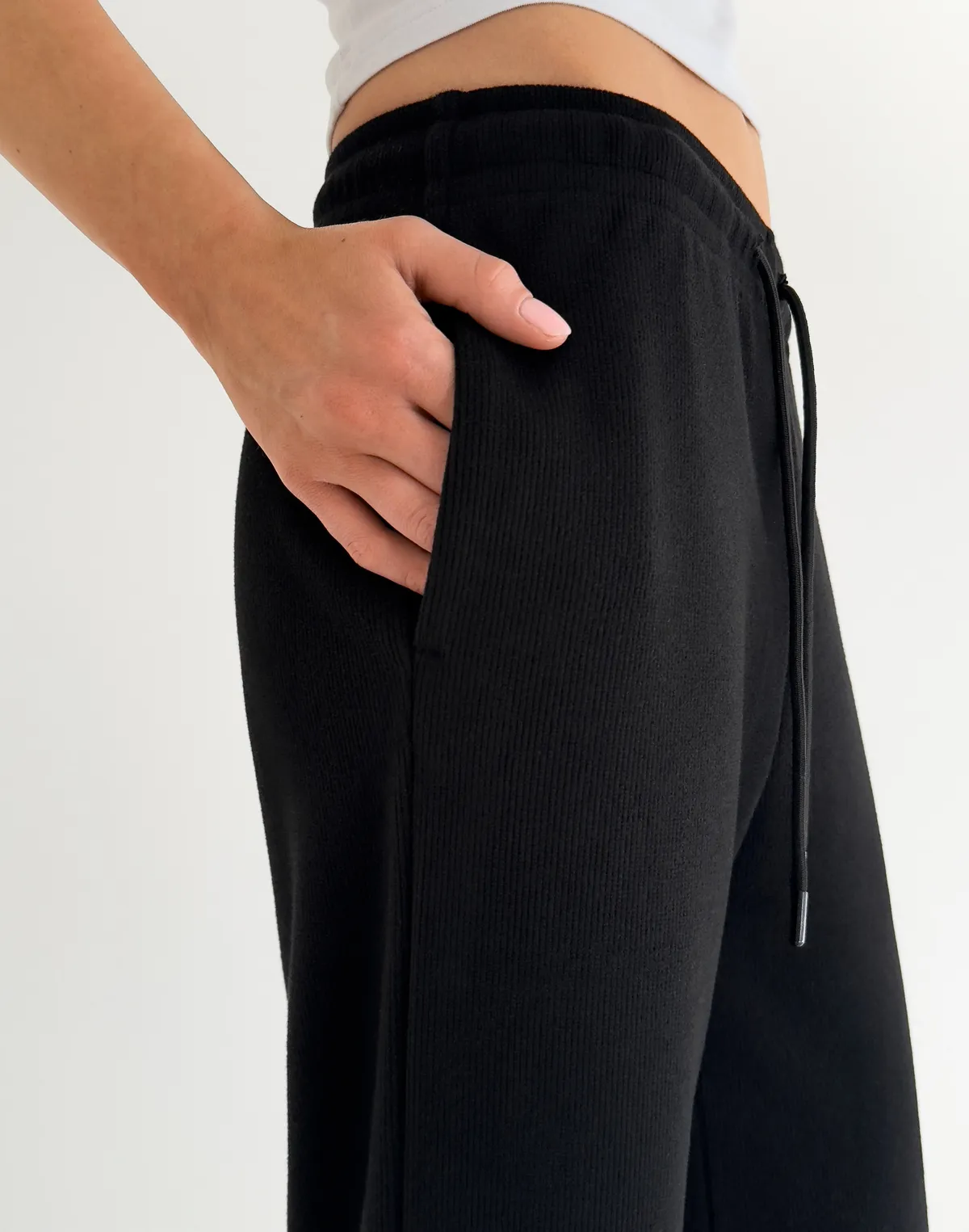 Штани спортивні прямого приталеного крою з текстурованої тканини у рубчик, чорні - Фото 5