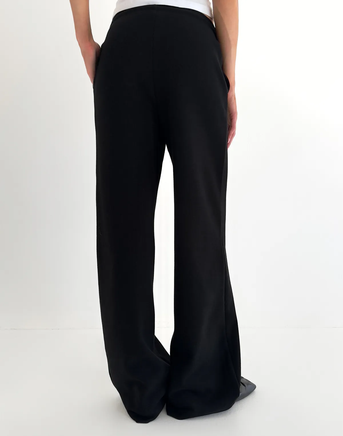 Штани спортивні прямого приталеного крою з текстурованої тканини у рубчик, чорні - Фото 2