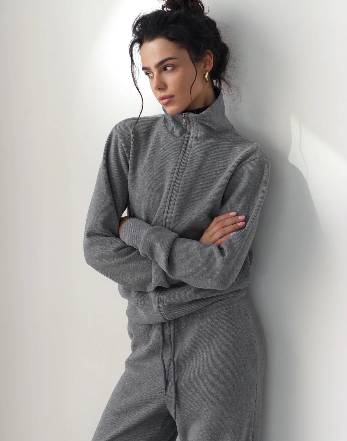 Зіпер приталений з текстурованої тканини у рубчик, сірий - Фото 6