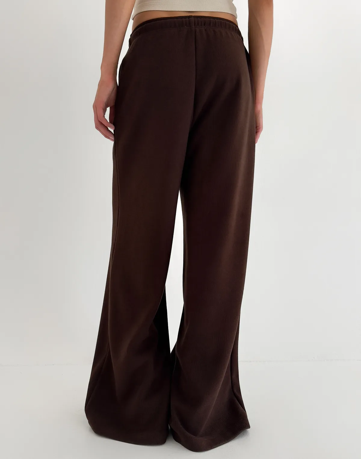 Штани спортивні оверсайз з текстурованої тканини у рубчик, шоколадні - Фото 2