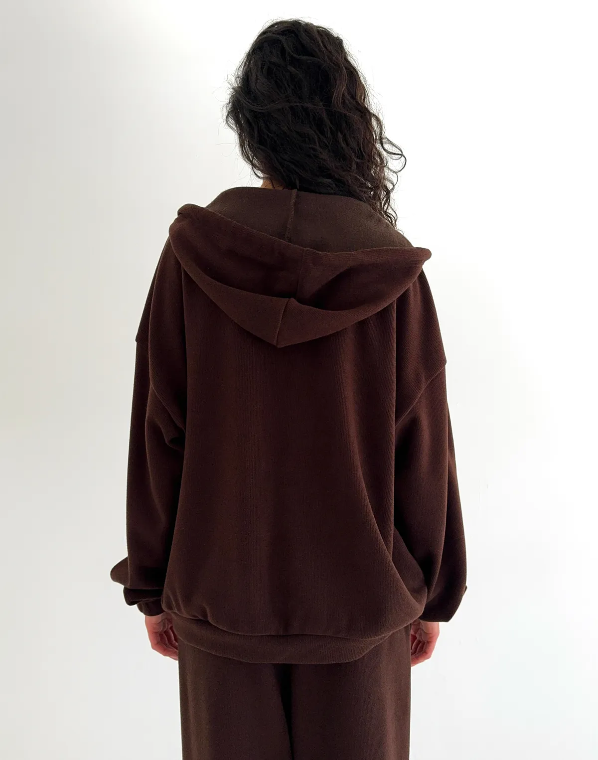 Зіпер жіночий оверсайз з текстурованої тканини у рубчик, шоколадний - Фото 2