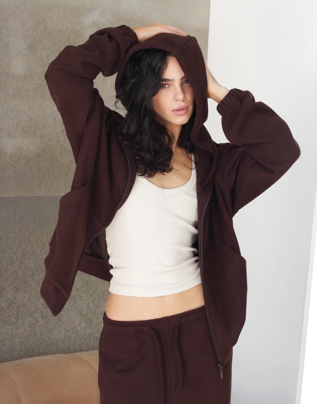 Зіпер жіночий оверсайз з текстурованої тканини у рубчик, шоколадний - Фото 7