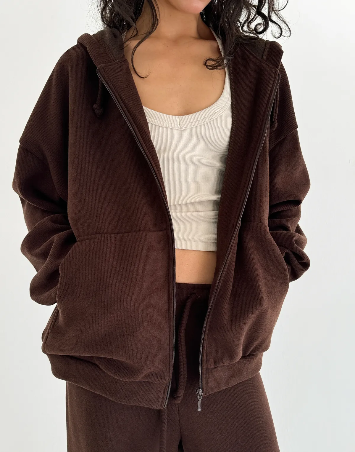 Зіпер жіночий оверсайз з текстурованої тканини у рубчик, шоколадний - Фото 6