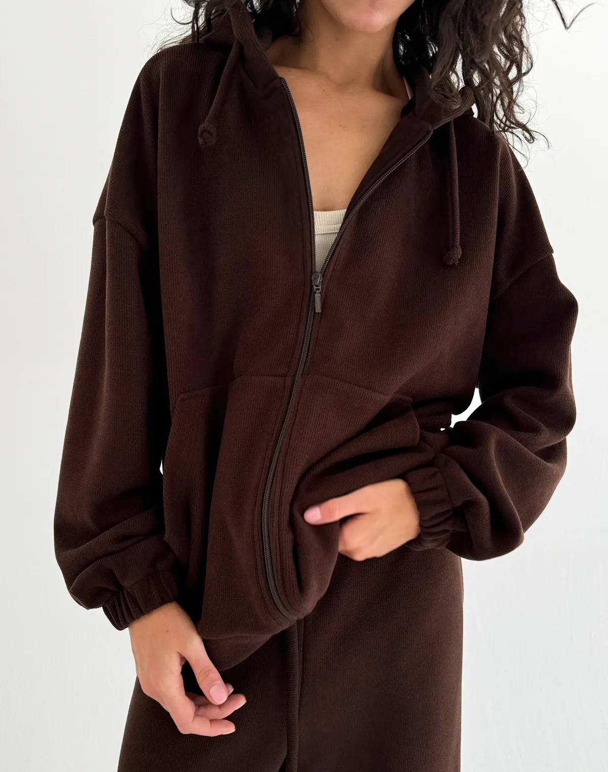 Зіпер жіночий оверсайз з текстурованої тканини у рубчик, шоколадний - Фото 1