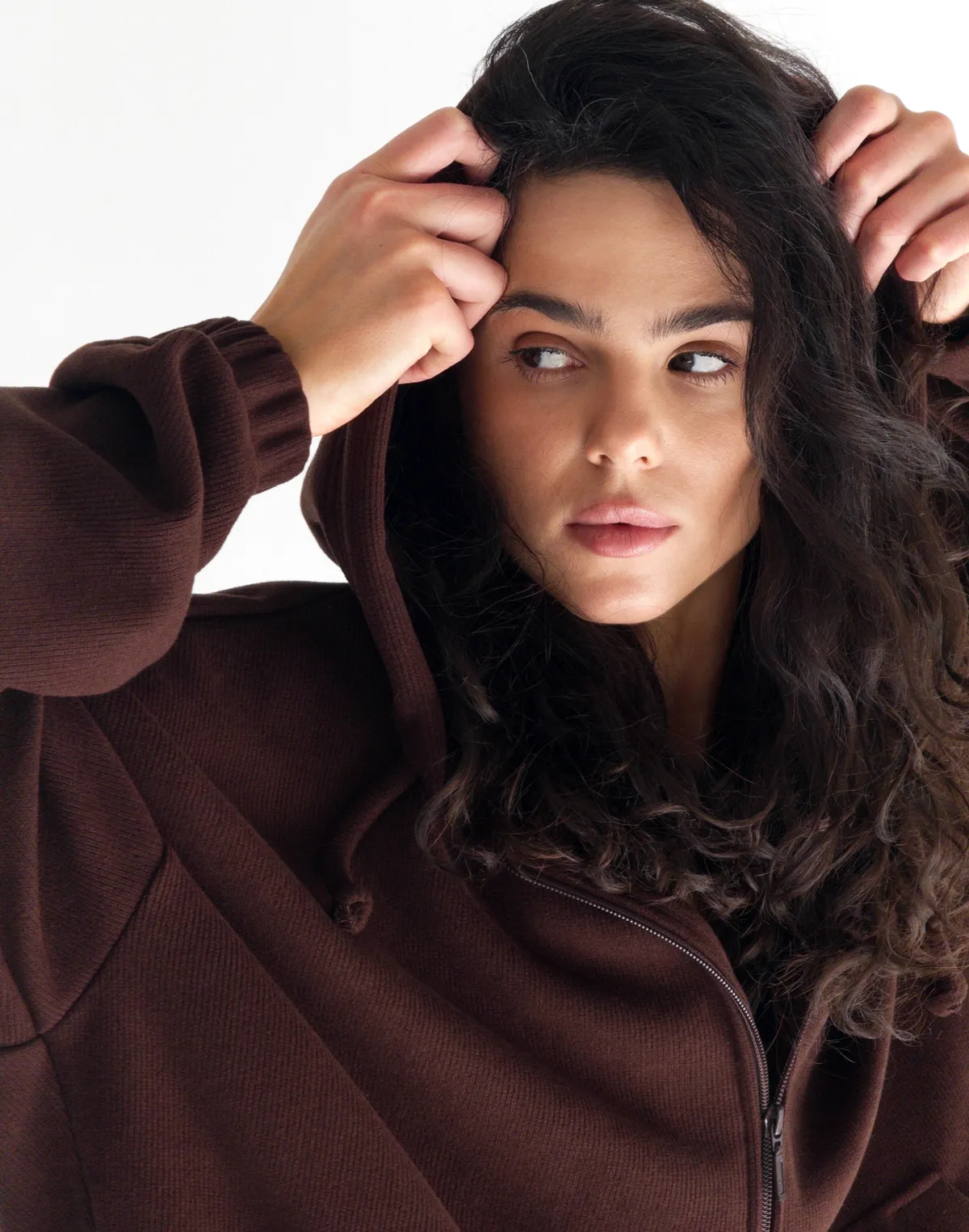 Зіпер жіночий оверсайз з текстурованої тканини у рубчик, шоколадний - Фото 4