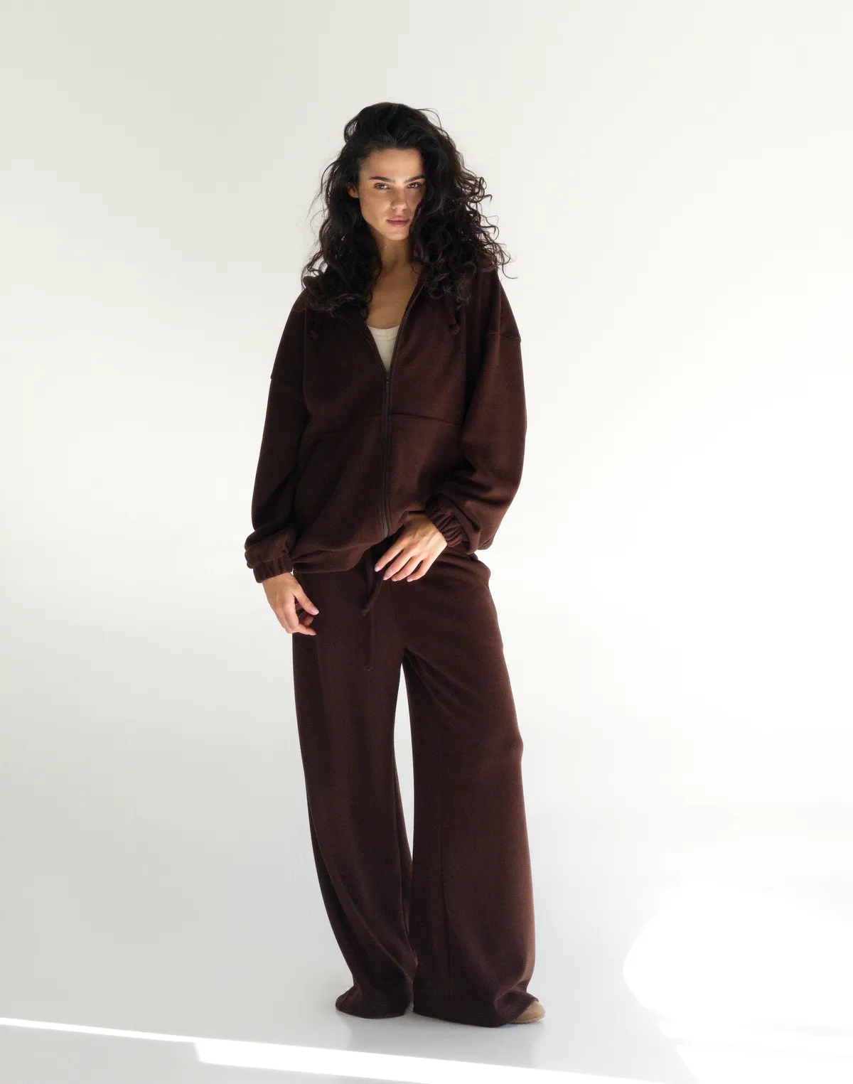 Зіпер жіночий оверсайз з текстурованої тканини у рубчик, шоколадний - Фото 3