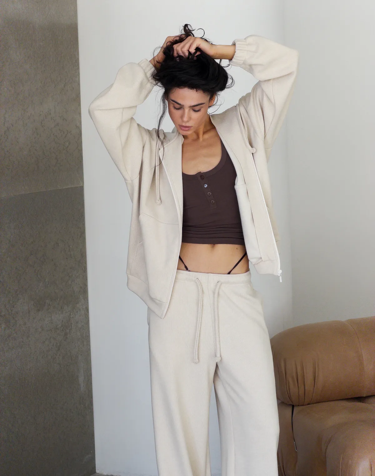 Зіпер жіночий оверсайз з текстурованої тканини у рубчик, кремовий - Фото 8