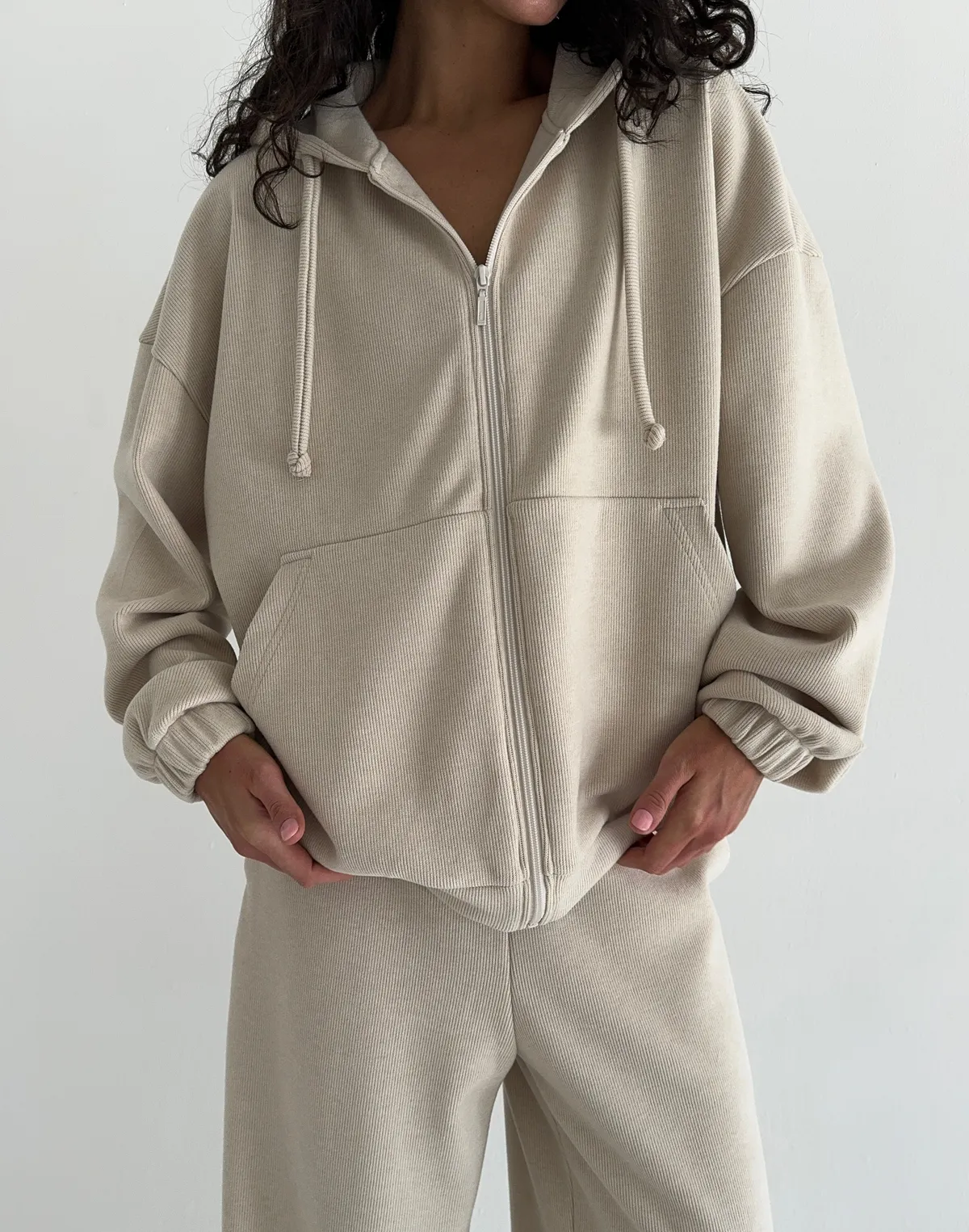 Зіпер жіночий оверсайз з текстурованої тканини у рубчик, кремовий - Фото 1