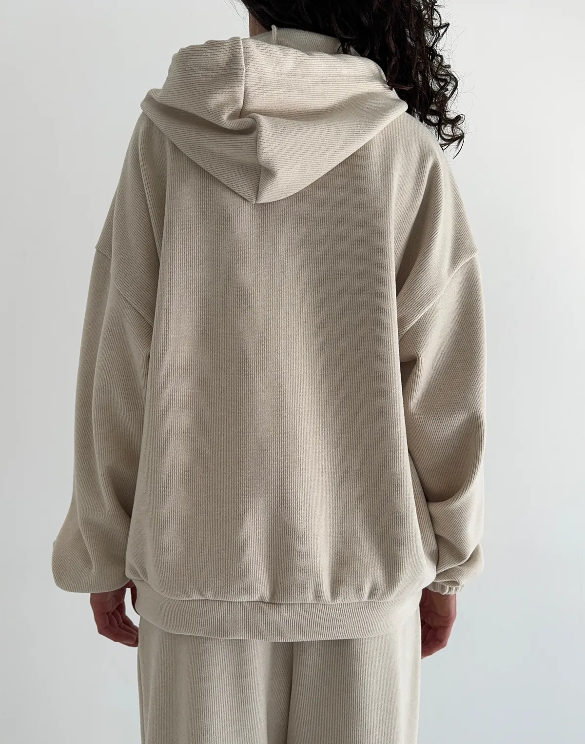Зіпер жіночий оверсайз з текстурованої тканини у рубчик, кремовий - Фото 2