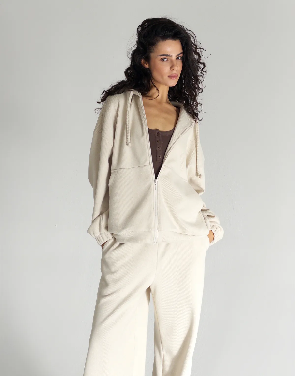 Зіпер жіночий оверсайз з текстурованої тканини у рубчик, кремовий - Фото 3