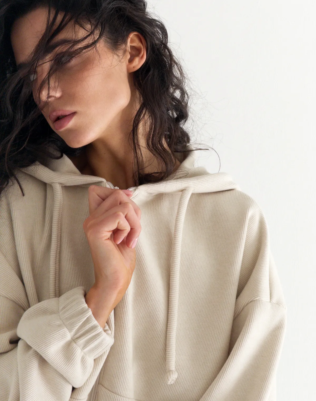 Зіпер жіночий оверсайз з текстурованої тканини у рубчик, кремовий - Фото 5