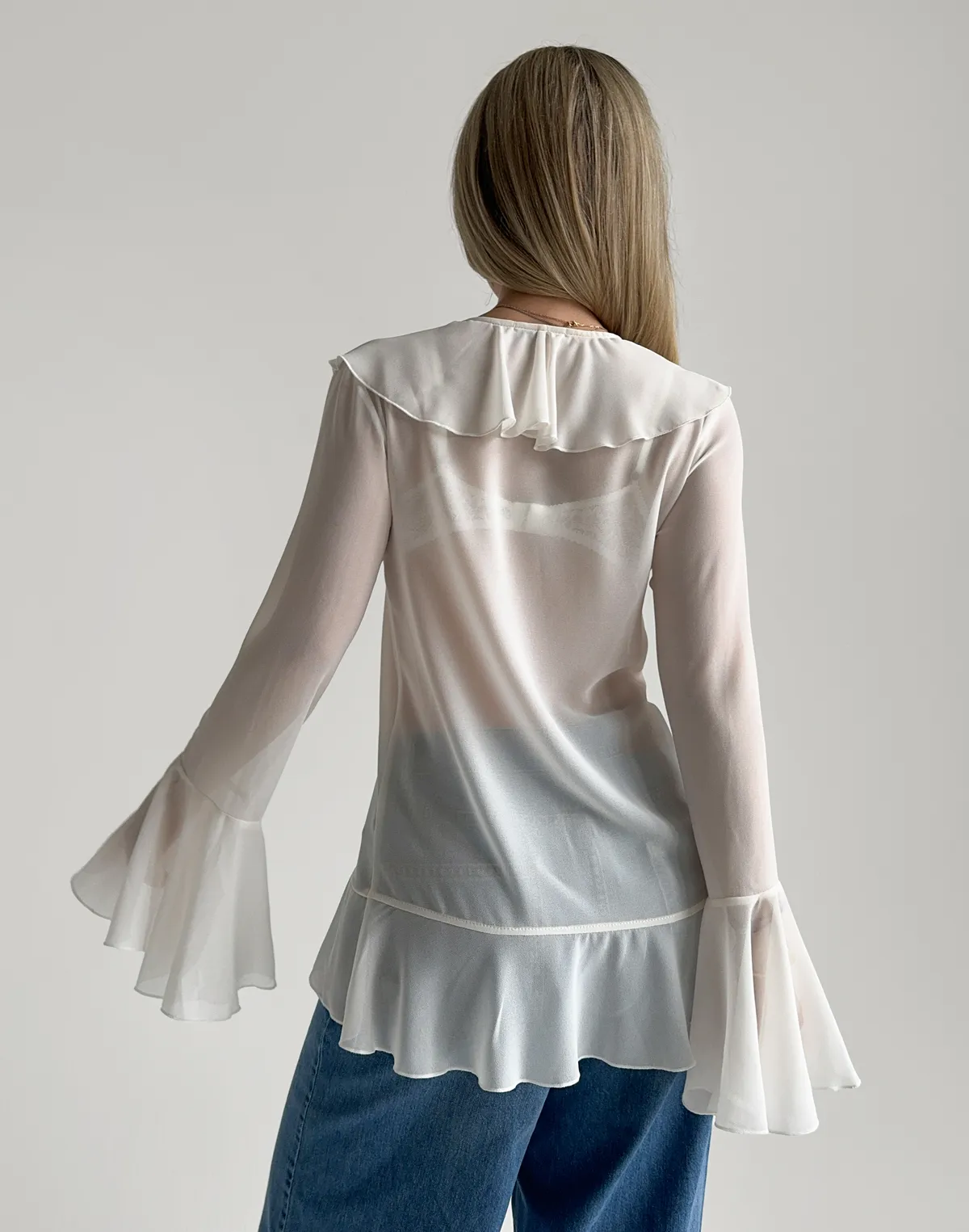 Сорочка з шифону з воланами, біла - Фото 2