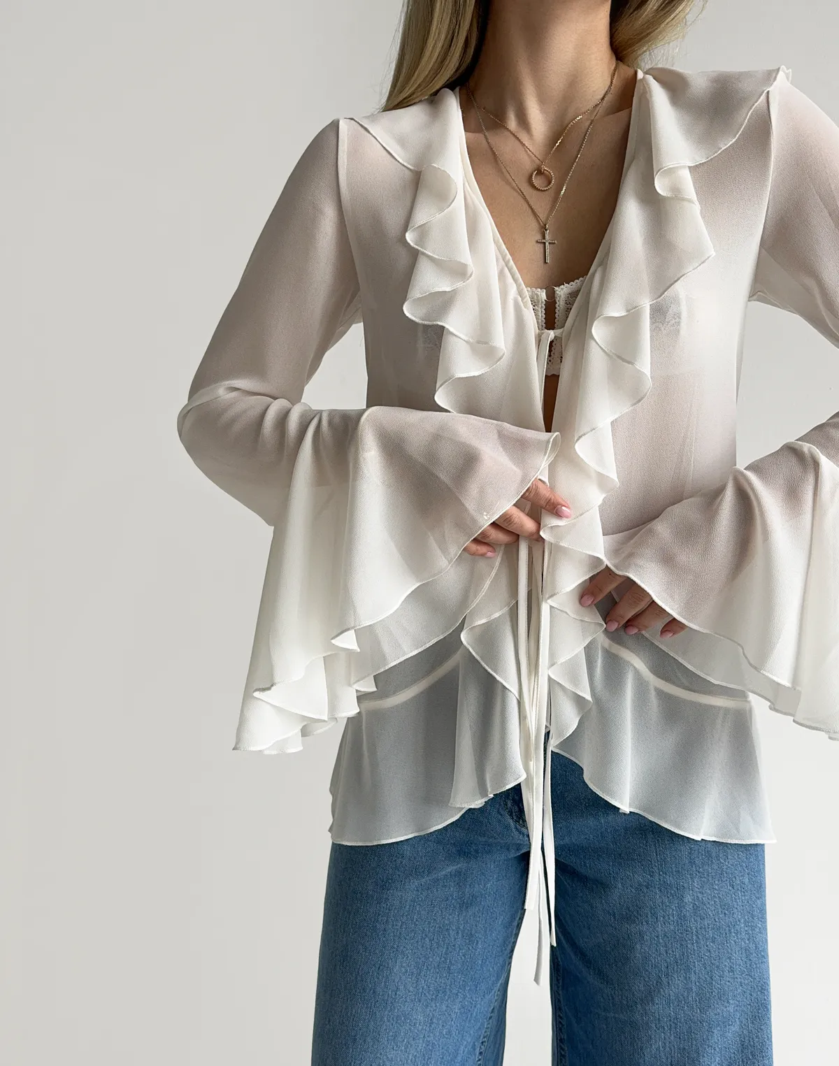 Сорочка з шифону з воланами, біла - Фото 7