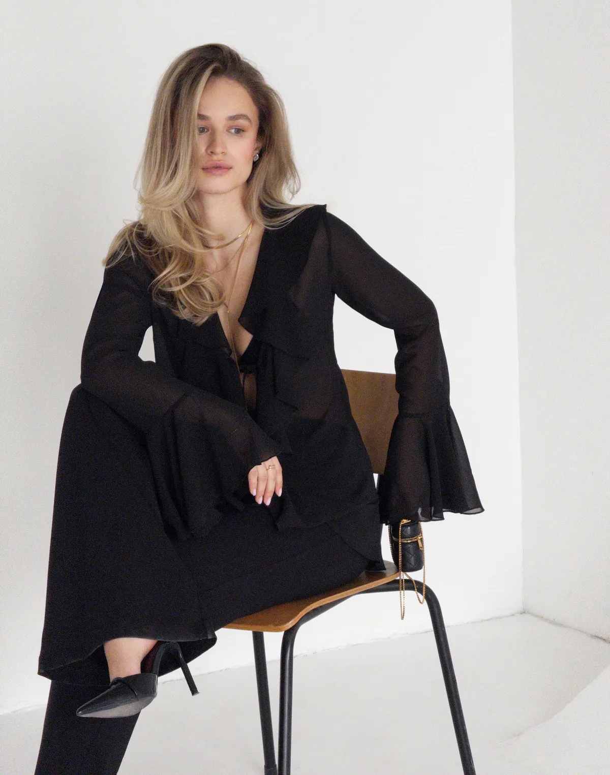 Сорочка з шифону з воланами, чорна - Фото 8