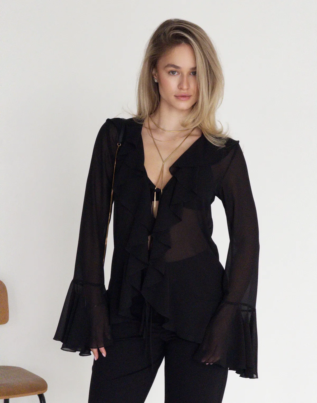 Сорочка з шифону з воланами, чорна - Фото 4