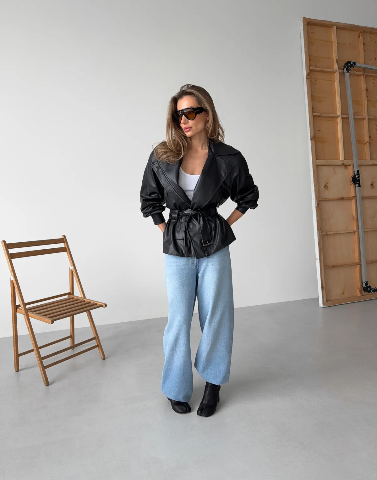 Джинси з декоративним необробленим краєм, блакитні - Фото 8