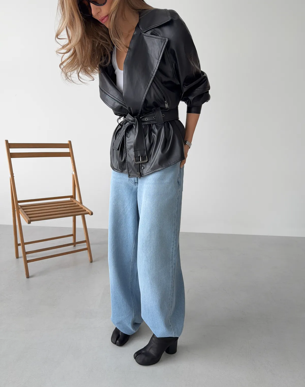 Джинси з декоративним необробленим краєм, блакитні - Фото 3