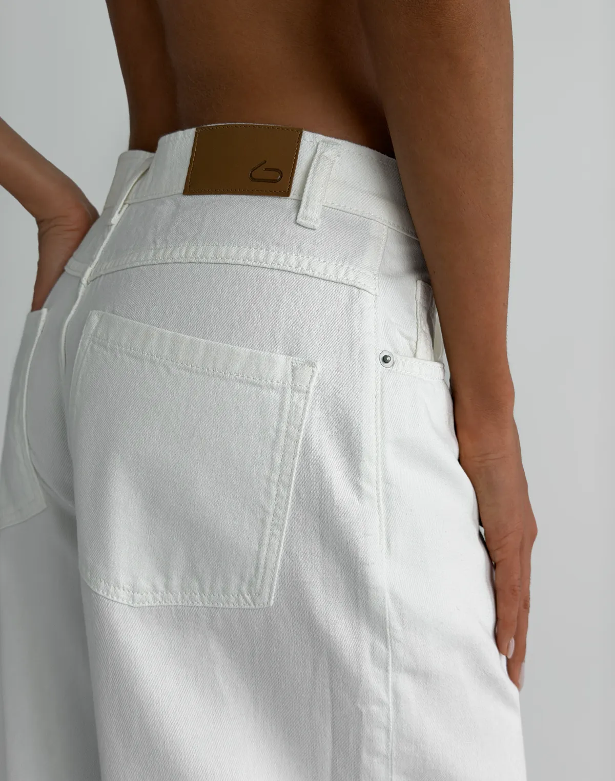 Джинси з декоративним обробленим краєм, молочні - Фото 5