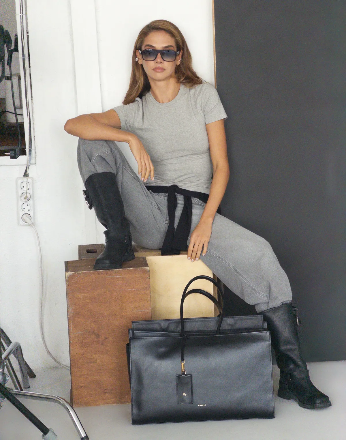 Джинси з декоративним підворотом, світло-сірі - Фото 6